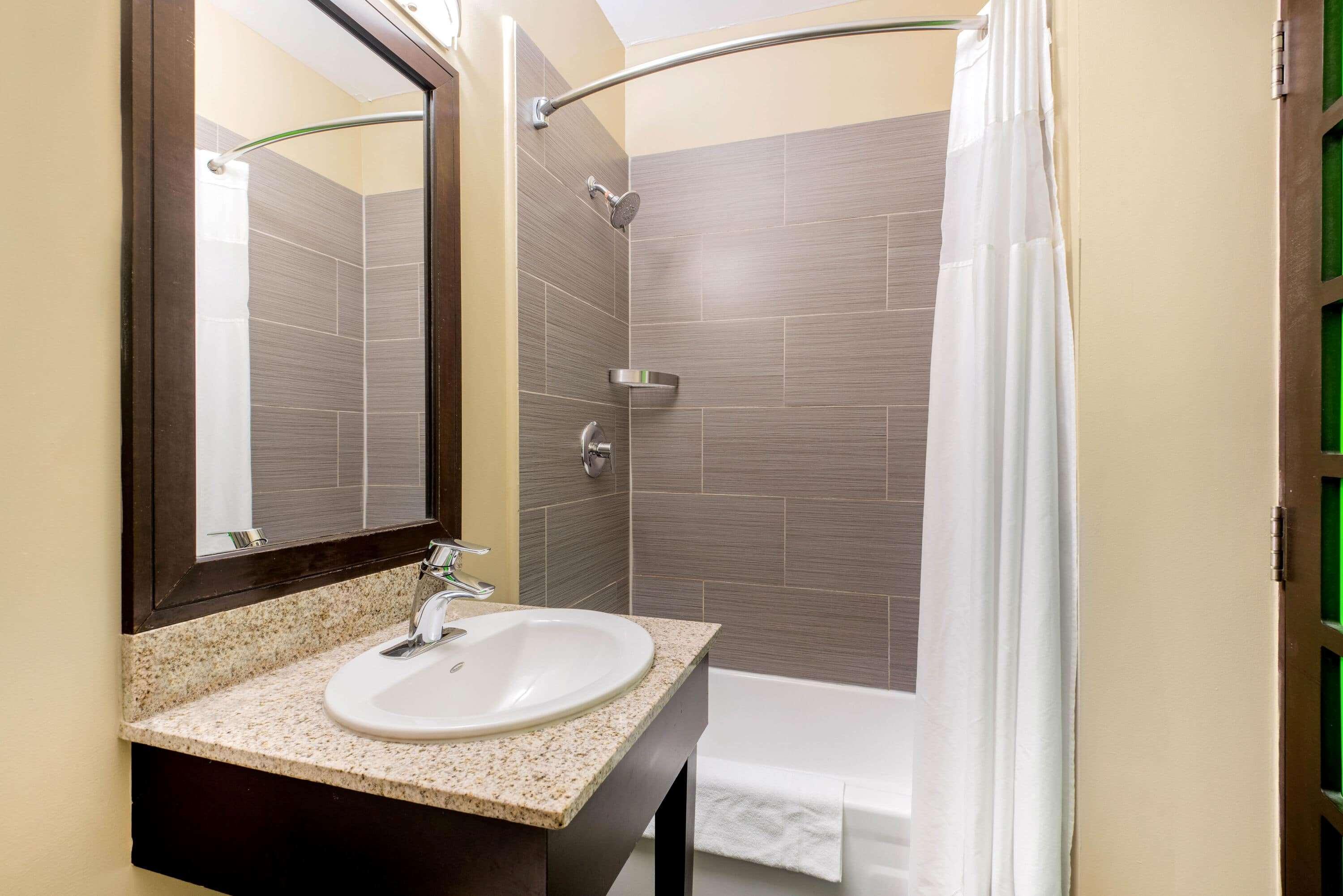 La Quinta By Wyndham Oshawa Hotel Exterior foto