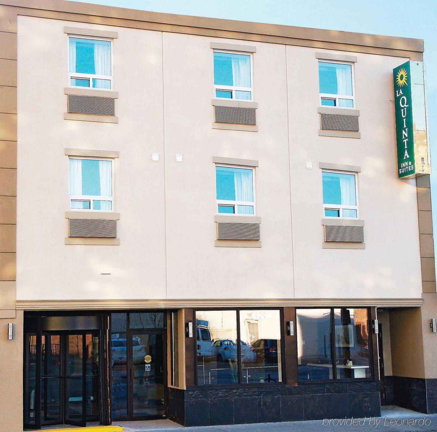 La Quinta By Wyndham Oshawa Hotel Exterior foto